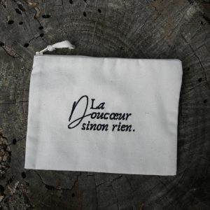 Pochette noire : "La doucœur sinon rien"