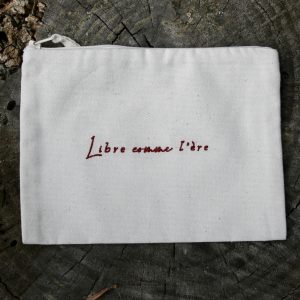 Pochette rouge: "Libre comme l'ère"